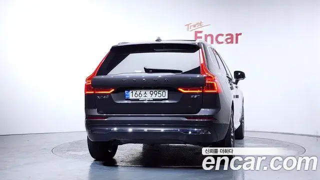 Volvo XC60 2024 — Şəkil 32/35