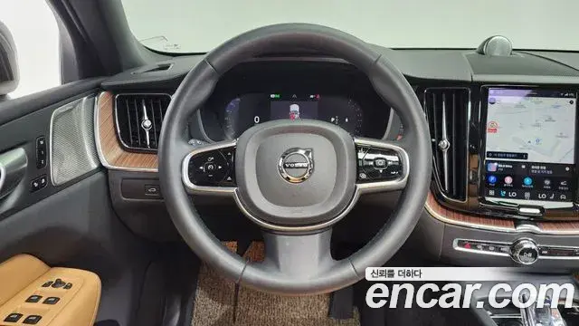 Volvo XC60 2024 — Şəkil 10/35