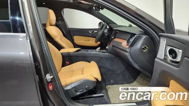 Volvo XC60 2024 — Şəkil 27/35