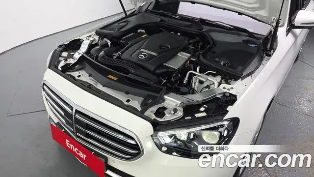Mercedes-Benz E-Class 2023 — Фото 6/20