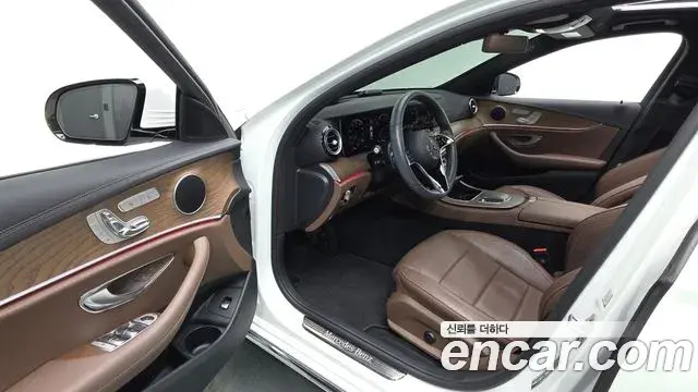 Mercedes-Benz E-Class 2023 — Фото 10/20