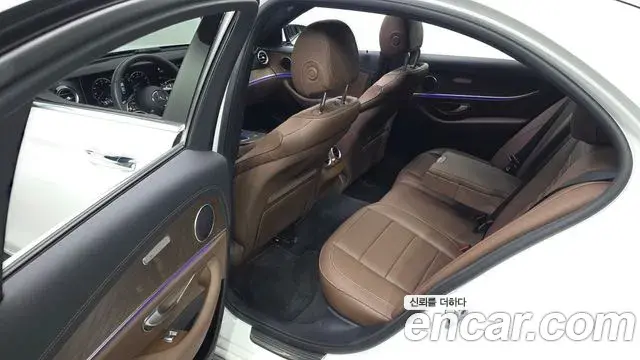 Mercedes-Benz E-Class 2023 — Фото 11/20