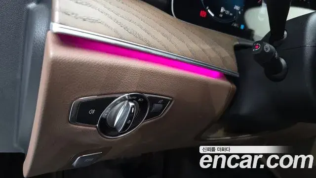 Mercedes-Benz E-Class 2023 — Фото 13/20