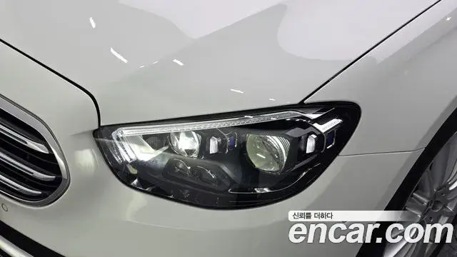 Mercedes-Benz E-Class 2023 — Photo 21/30