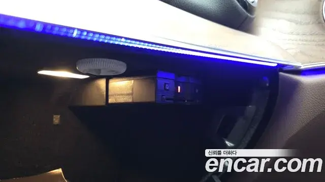 Mercedes-Benz E-Class 2023 — Photo 17/30