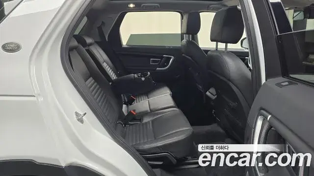 Land Rover Discovery Sport 2018 — Фото 11/20