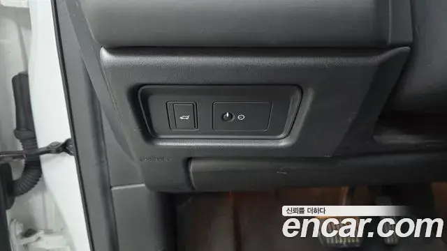 Land Rover Discovery Sport 2018 — Фото 18/20