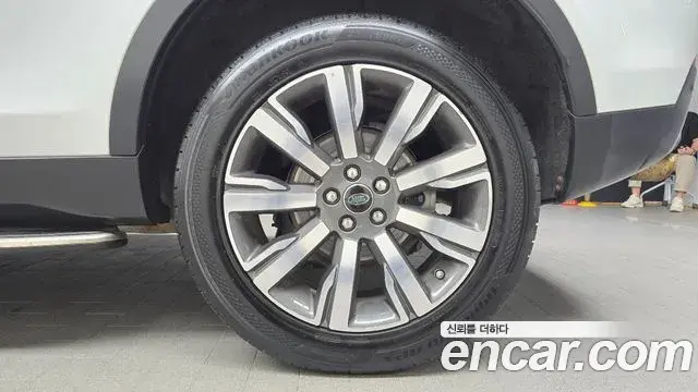 Land Rover Discovery Sport 2018 — Şəkil 28/32