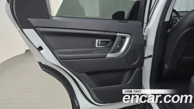 Land Rover Discovery Sport 2018 — Şəkil 25/32