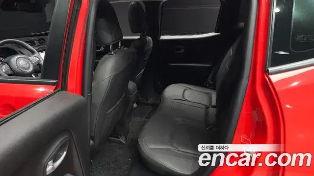 Jeep Renegade 2021 — Photo 11/20