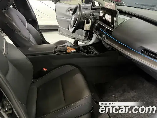 Toyota Prius 2024 — Photo 6/20