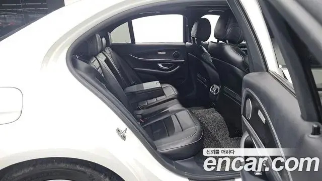 Mercedes-Benz E-Class 2022 — Фото 11/20