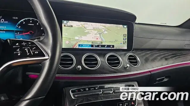 Mercedes-Benz E-Class 2022 — Фото 12/20