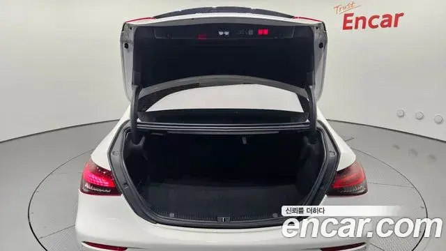 Mercedes-Benz E-Class 2022 — Фото 17/20