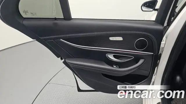 Mercedes-Benz E-Class 2022 — Şəkil 13/30