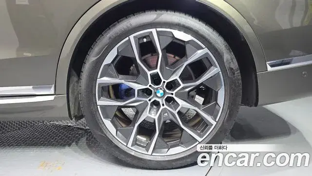 BMW X7 2025 — Photo 29/34