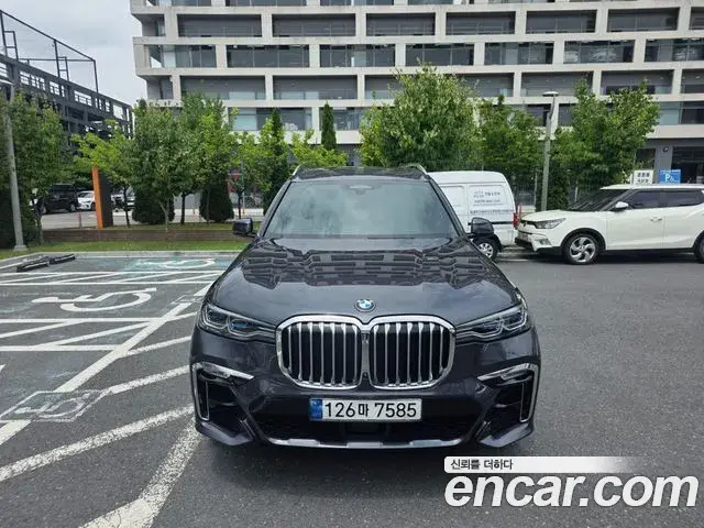 BMW X7 2020 — Фото 10/20
