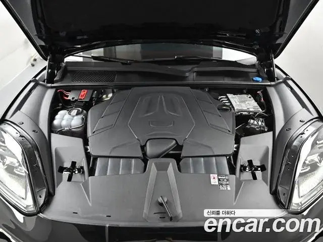 Porsche Cayenne 2025 — Photo 9/20