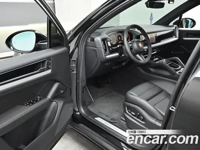 Porsche Cayenne 2025 — Photo 2/20