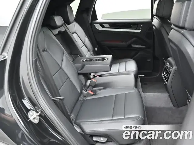Porsche Cayenne 2025 — Photo 14/20