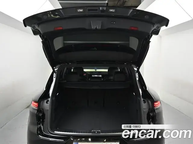 Porsche Cayenne 2025 — Photo 8/20