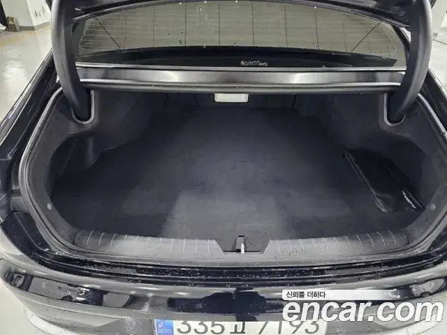 Hyundai Grandeur Hybrid 2023 — ფოტო 13/20