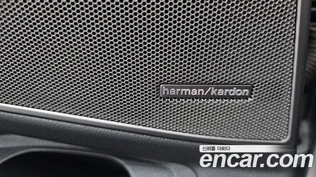 BMW 3 Series 2025 — Photo 30/33