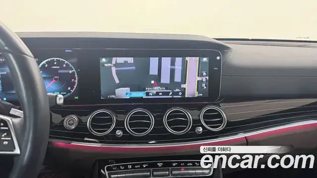 Mercedes-Benz E-Class 2023 — Şəkil 18/20