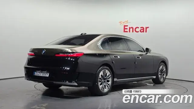 BMW 7 Series 2023 — ფოტო 31/36