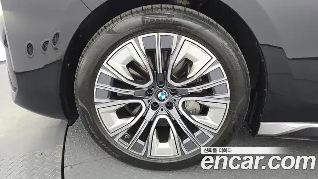 BMW 7 Series 2023 — ფოტო 34/36