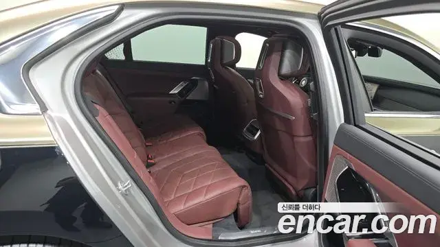 BMW 7 Series 2023 — ფოტო 21/36