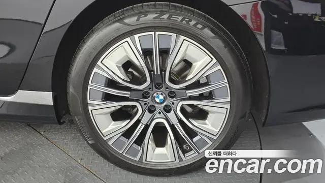 BMW 7 Series 2023 — ფოტო 18/36