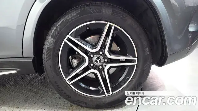 Mercedes-Benz GLE-Class 2020 — Photo 26/34
