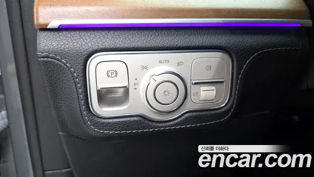 Mercedes-Benz GLE-Class 2020 — Photo 2/34