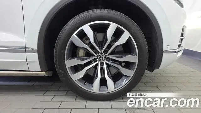 Volkswagen Touareg 2021 — Photo 25/32