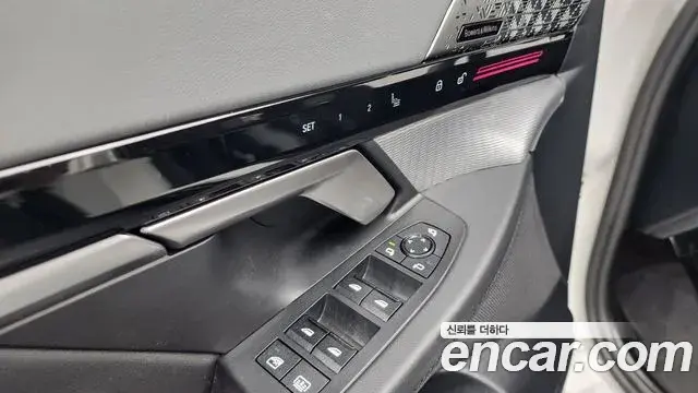 BMW 5 Series 2024 — Şəkil 33/36