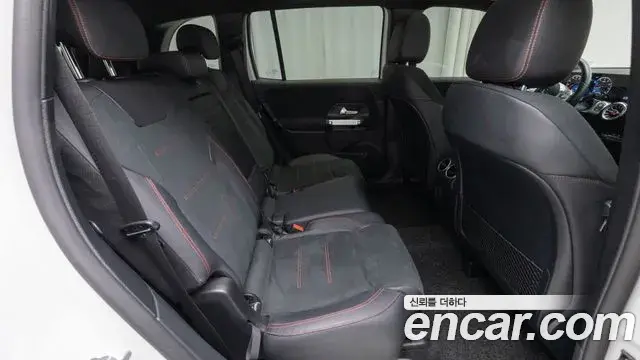 Mercedes-Benz GLB-Class 2023 — Фото 8/20
