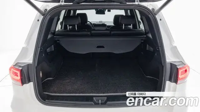 Mercedes-Benz GLB-Class 2023 — Фото 10/20