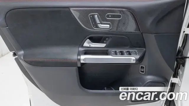 Mercedes-Benz GLB-Class 2023 — Фото 14/20