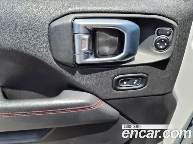 Jeep Wrangler 2023 — ფოტო 13/15