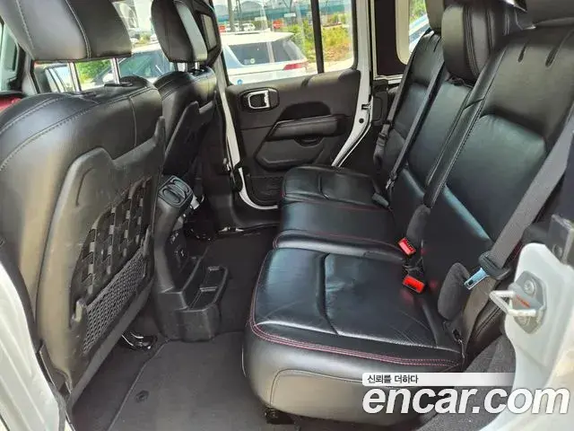 Jeep Wrangler 2023 — ფოტო 14/15