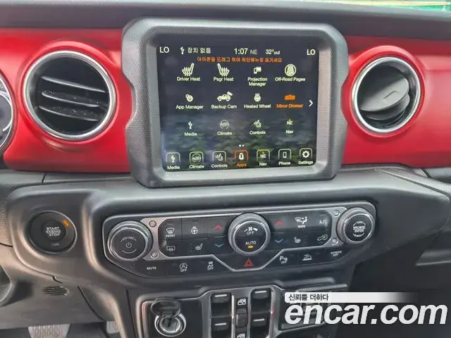Jeep Wrangler 2023 — ფოტო 7/15