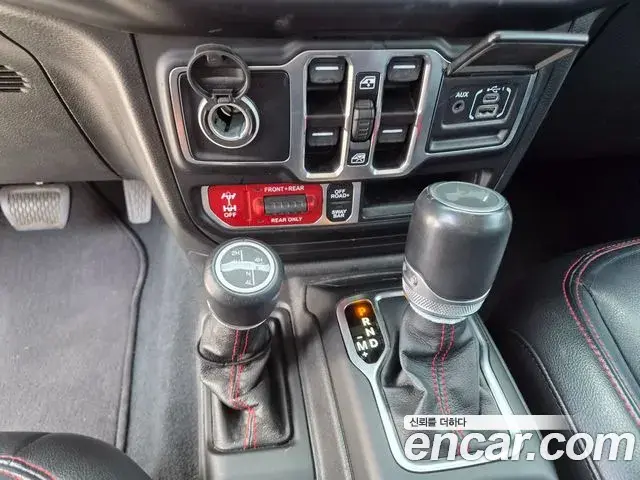 Jeep Wrangler 2023 — ფოტო 8/15