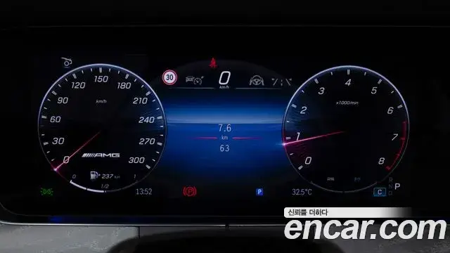 Mercedes-Benz AMG GT 2025 — ფოტო 14/20