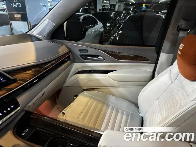 Cadillac Escalade 2021 — Photo 2/20