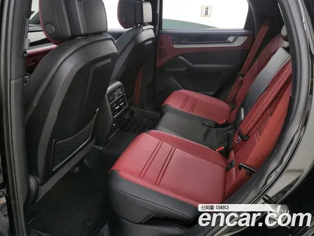 Porsche Cayenne 2025 — ფოტო 12/20