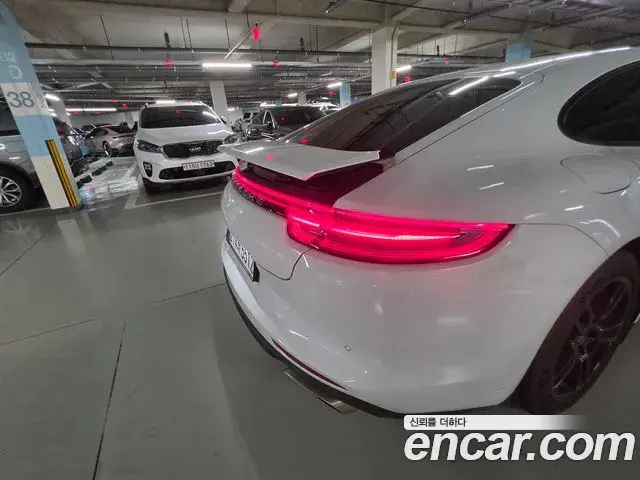 Porsche Panamera 2018 — Şəkil 8/18