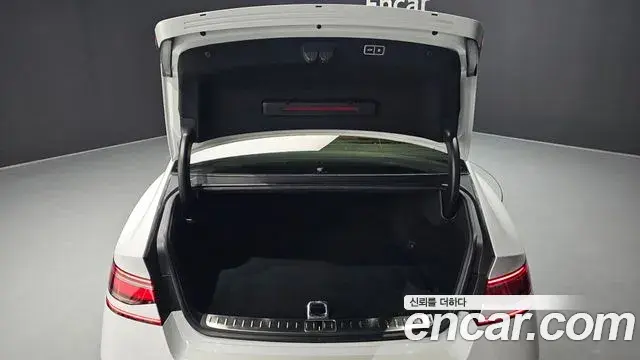 Genesis G90 2022 — Photo 37/49