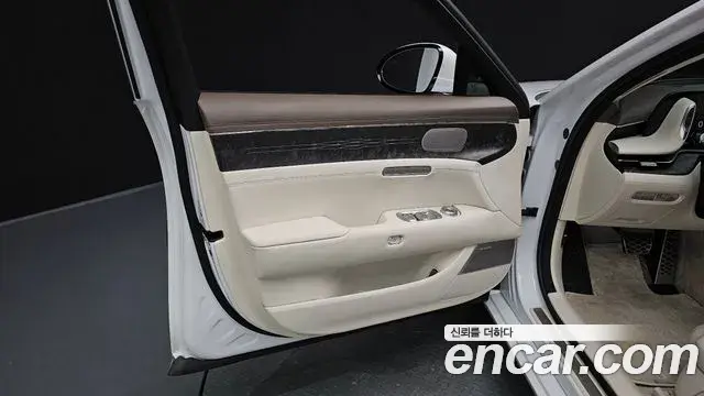 Genesis G90 2022 — Photo 24/49
