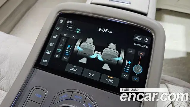 Genesis G90 2022 — Photo 15/49